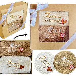 prezent-na-slub-rocznice-upominek-slubny-zestaw-recznikow-z-haftem-pudelko