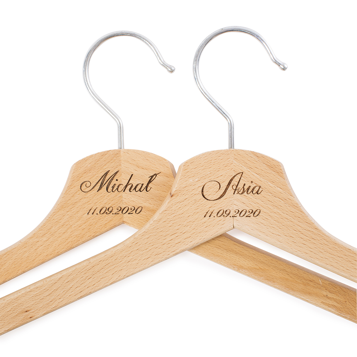 Naturalne drewniane wieszaki ślubne - zestaw dwóch sztuk z dowolnym grawerem