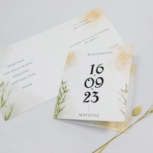 Zaproszenie ślubne na gładkim papierze z subtelnym motywem i inicjałami