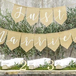 Baner JUST MARRIED z tkaniny jutowej - girlanda